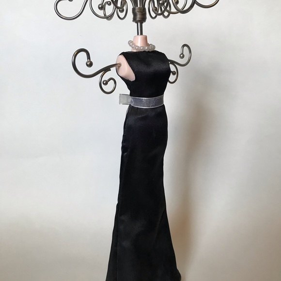 Black Dress Jewelry Organizer - Picture 4 of 9